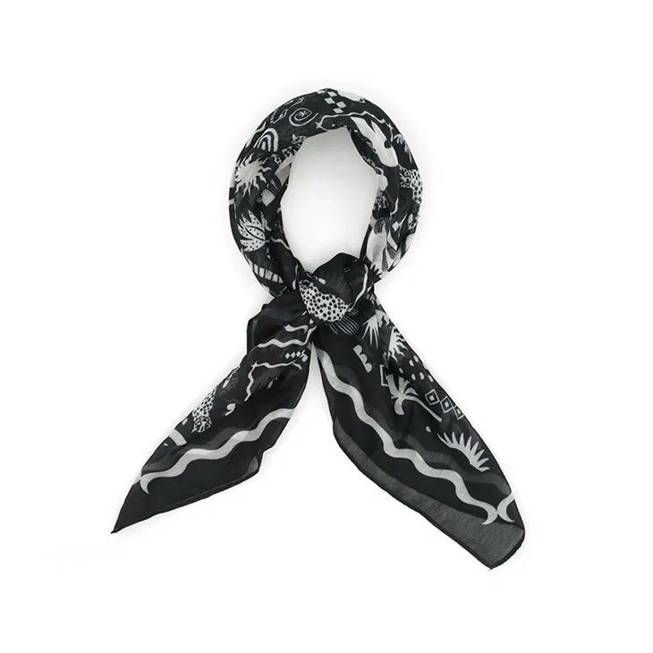 Juodojo grafinio spausdinimo bandana S051